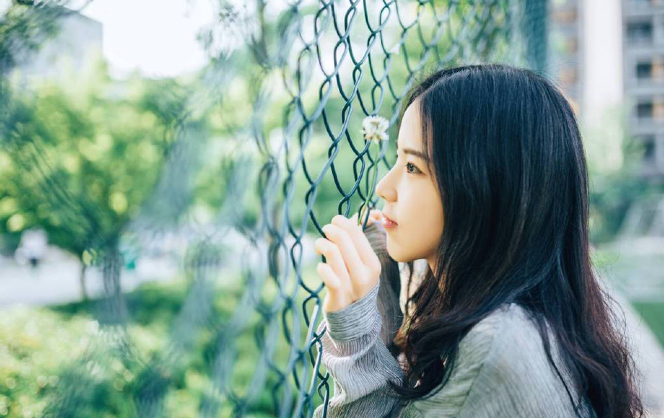 从此以后，刘协在自己手中的弊端反而大过了他所带来的利益，甚至还甩不脱，如果可以，曹操真想把这个麻烦扔给吕布，让吕布自己去折腾，但很显然，如果他真那么做了，等于让吕布连大义都占住了。